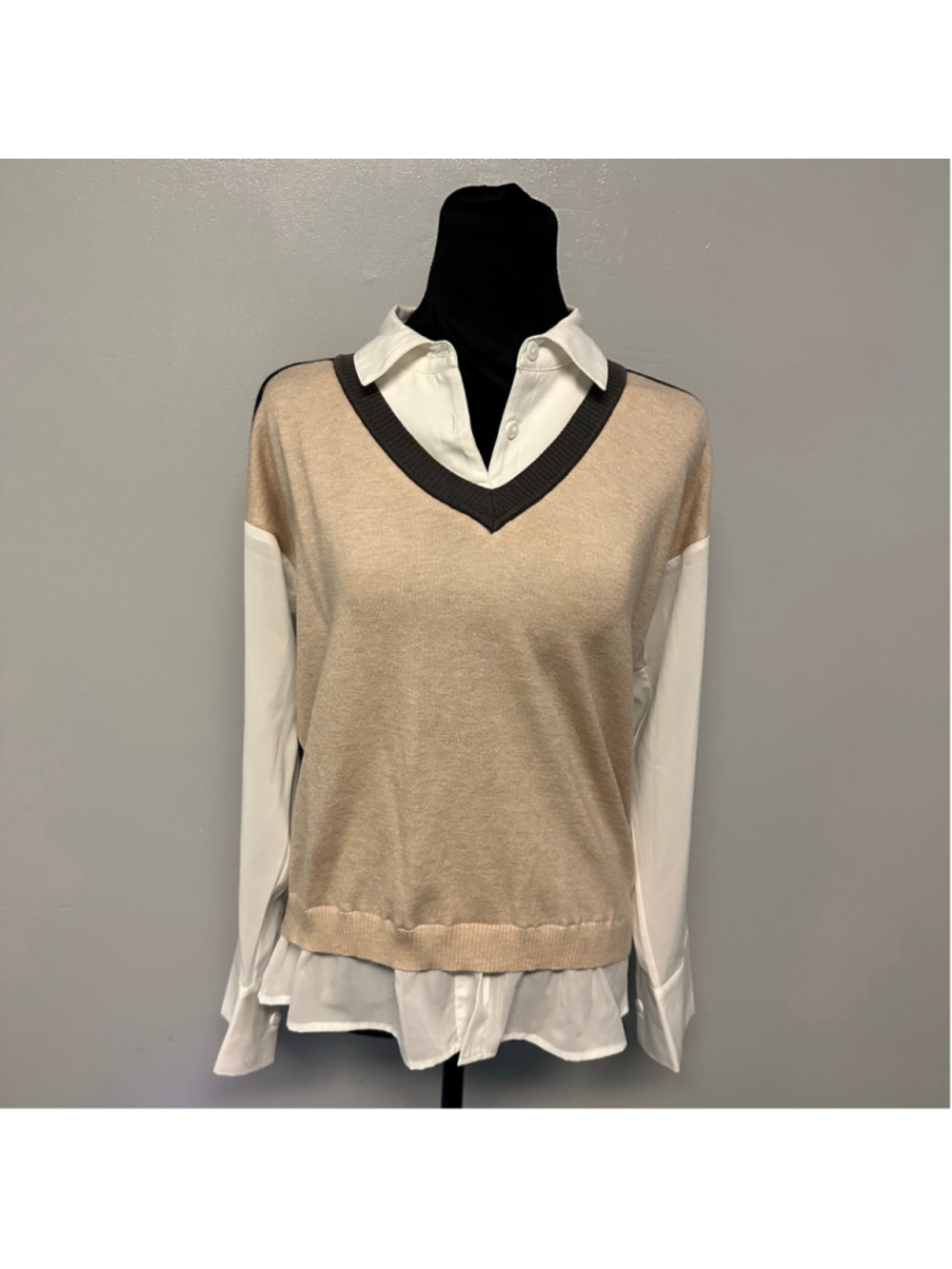 Siani Milano V-Neck Sweater Beige White Black layered blouse collared sweater